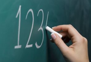 حذف زبان انگلیسی از مدارس مناسب جایگاه علمی کشور نیست