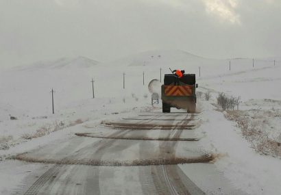 جاده صوفیان – تسوج درشهرستان شبستر آذربایجان شرقی نمک‌پاشی شد