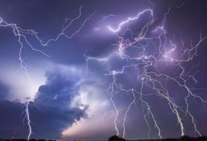 تندباد و رعد و برق آذربایجان شرقی را فرا می گیرد