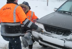 امدادرسانی راهداران آذربایجان‌شرقی به ۲ هزار و ۲۵۰ خودرو گرفتار در برف