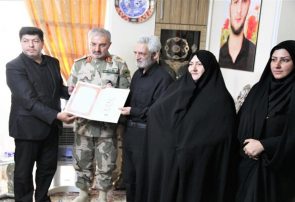 دیدار شهردار منطقه ۸ با خانواده شهید والامقام «حامد محمدی»