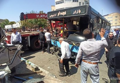 تصادف شدید یک اتوبوس با خودروها در تبریز