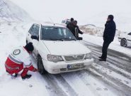 نجات ۲۰۰ مسافر گرفتار در برف گردنه شیبلی بستان آباد