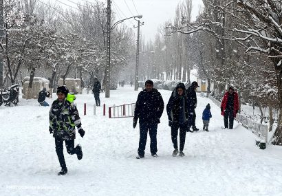 کاهش محسوس دما و آغاز بارش برف در برخی شهرهای آذربایجان‌شرقی