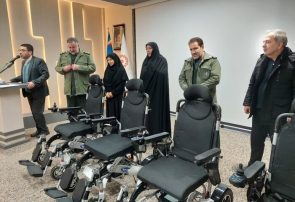 ویلچرهای اهدایی رهبر انقلاب به دست معلولان آذربایجان شرقی رسید