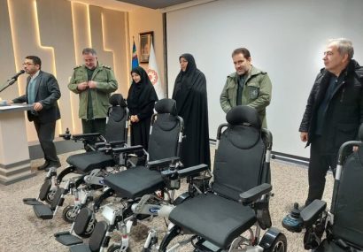 ویلچرهای اهدایی رهبر انقلاب به دست معلولان آذربایجان شرقی رسید